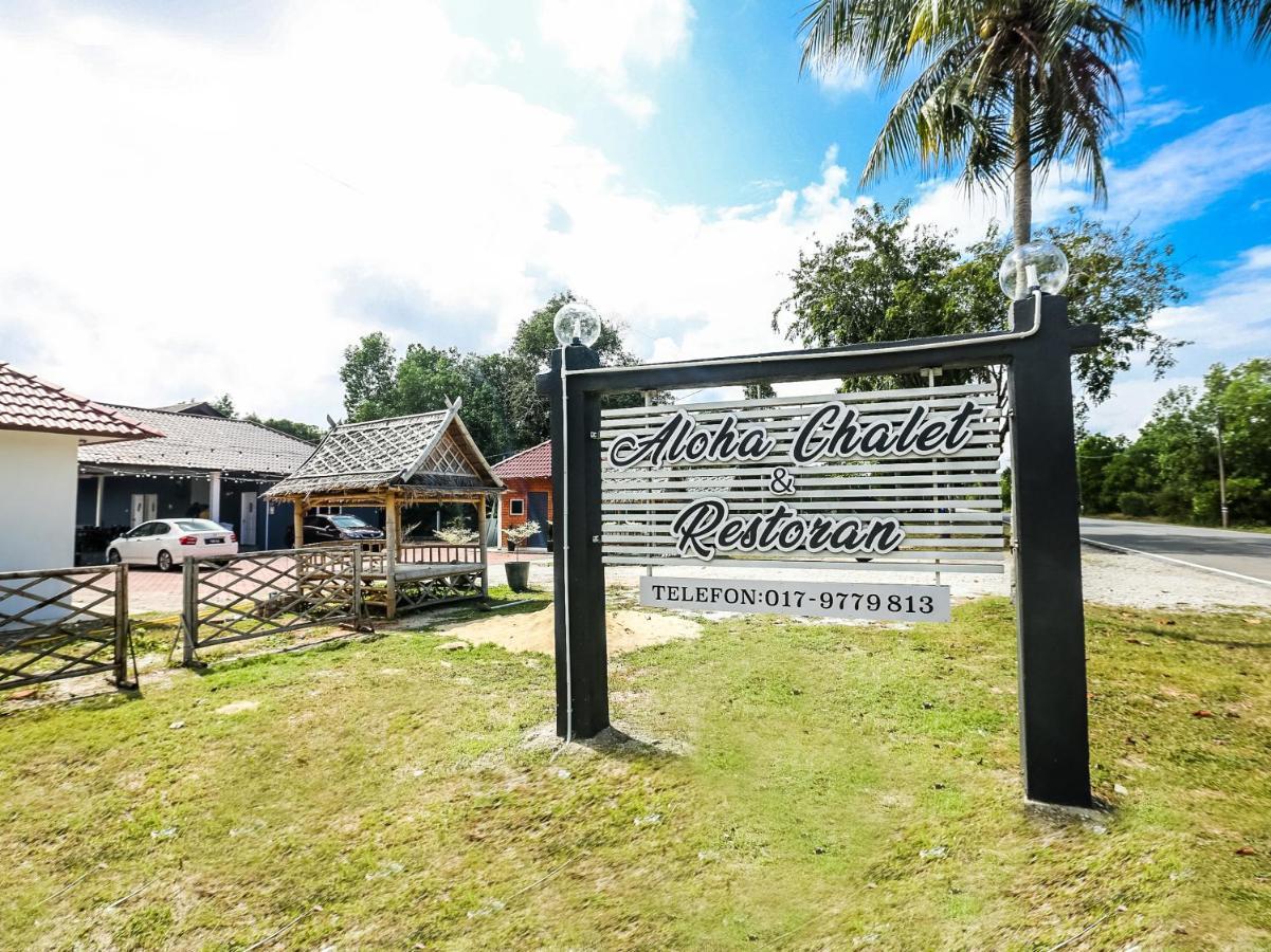 Oyo 89607 Aloha Chalet Kampung Raja Екстер'єр фото
